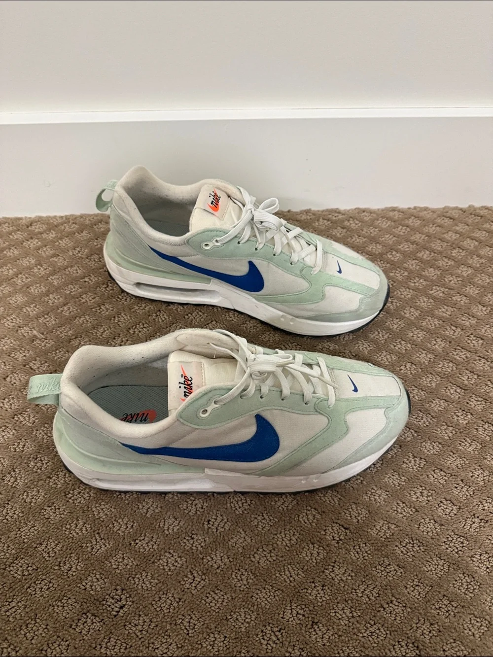Nike White, Mint & Blue Retro Runner Sneakers